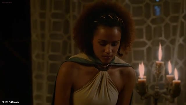 Emilia Clarke Hot Ass From Season 3