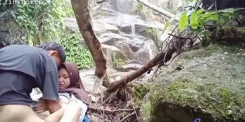 Ngewe Pinggir Sungai Sungguh Nikmat