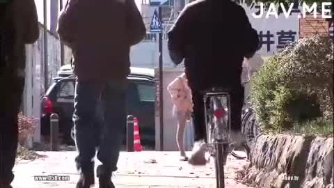 This Dirty Tart Likes Public Pissing